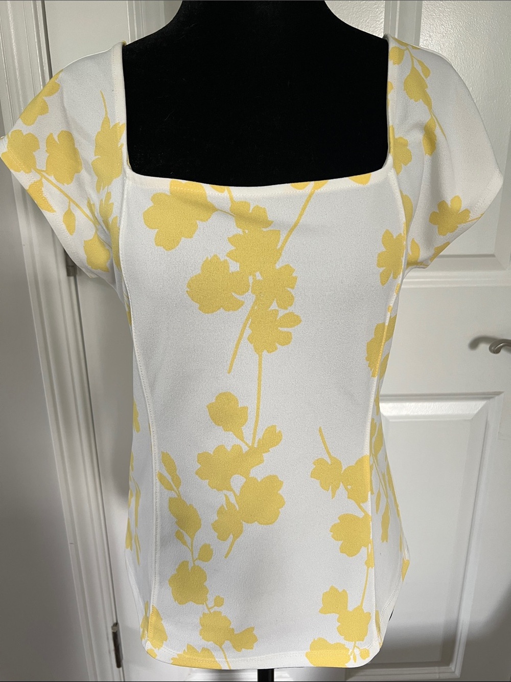 Ann Taylor White Top with Yellow Floral Print - Size Small